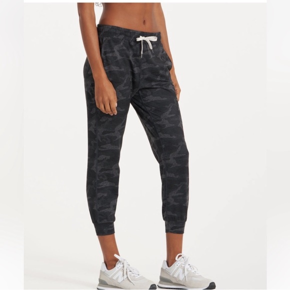 Vuori Performance Joggers Black Camo Medium - Picture 3 of 16